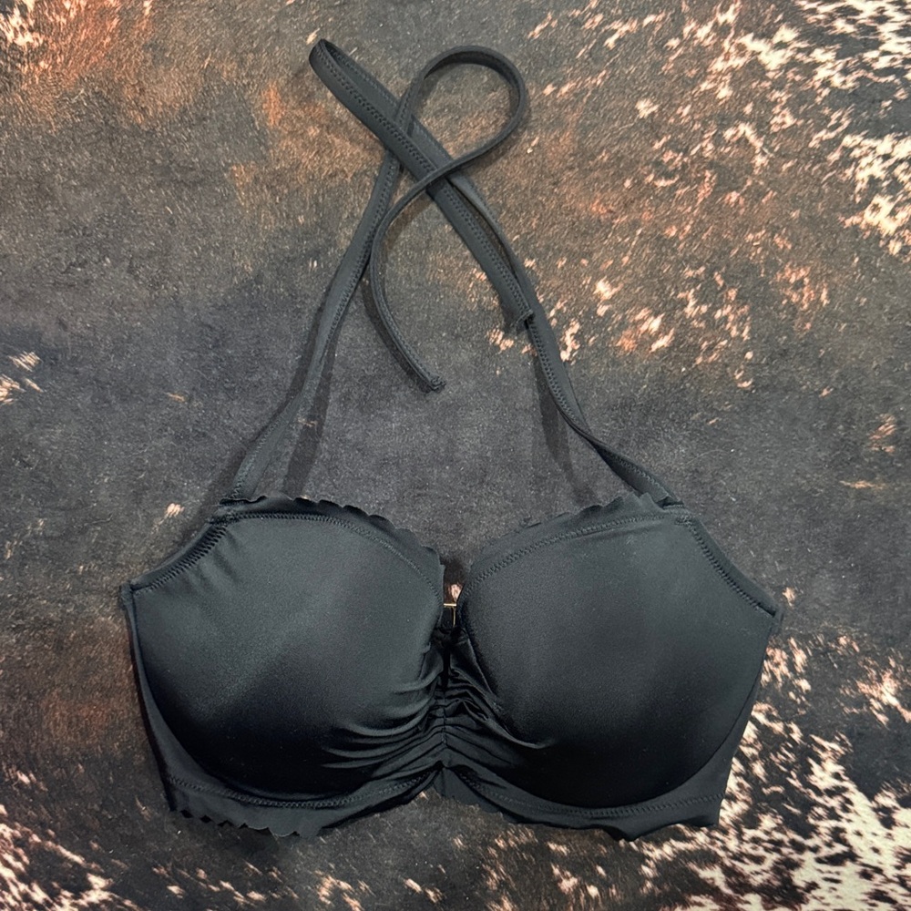Victoria’s Secret scalloped edge bikini top